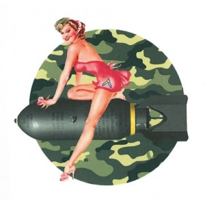 Décalcomanie Pin Up sexy army girl on bomb retro Reproduction décalco vespa b65